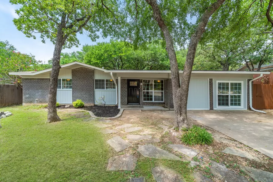 44 Somerset Terrace, Bedford, TX 76022