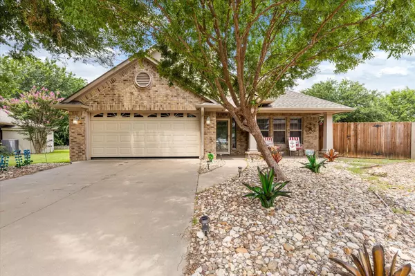 1028 Roberts Bend Court, Granbury, TX 76048