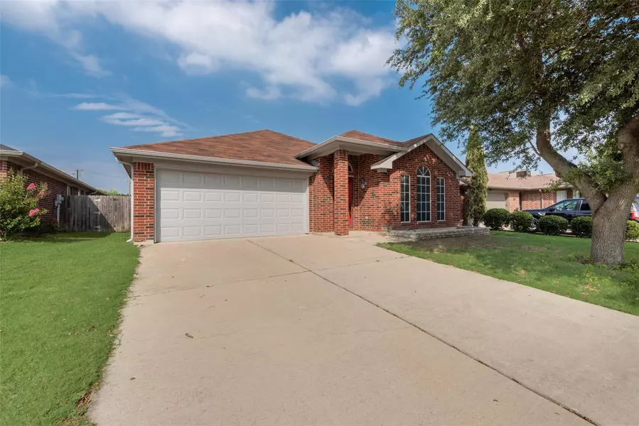 841 W Colony Drive, Arlington, TX 76001