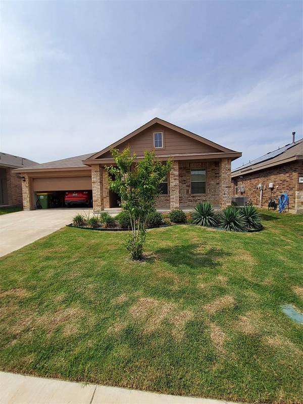 10450 Fort Clark Trail, Crowley, TX 76036