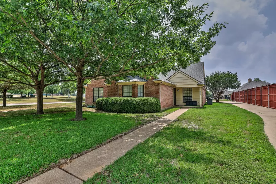 7466-7468 Coachwood Circle, Fort Worth, TX 76133