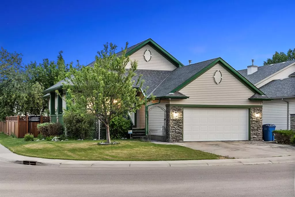 Chestermere, AB T1X 1H7,116 West Lakeview CIR