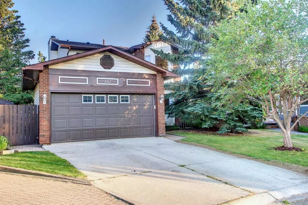 Calgary, AB T2W 5C7,127 Cedardale Bay SW