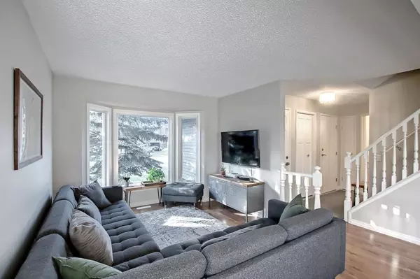 Calgary, AB T2W 5C7,127 Cedardale Bay SW