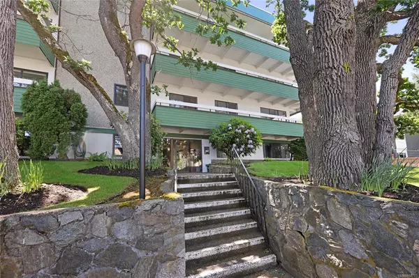 Oak Bay, BC V8R 1E6,2095 Oak Bay Ave #308