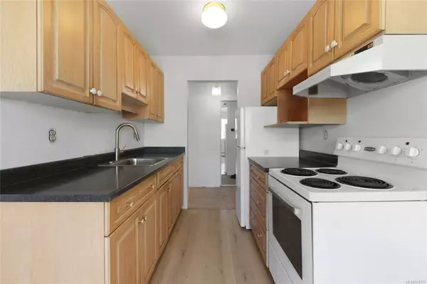 Oak Bay, BC V8R 1E6,2095 Oak Bay Ave #308