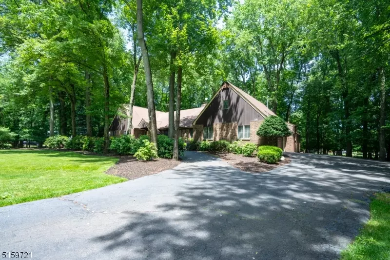 877 High Mountain Rd, Franklin Lakes Boro, NJ 07417