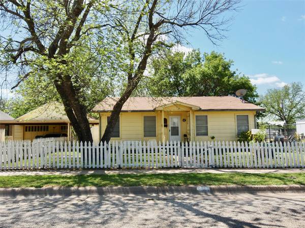 1110 Blewett Street, Graham, TX 76450