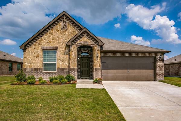 3903 Bridle Path Lane, Sanger, TX 76266