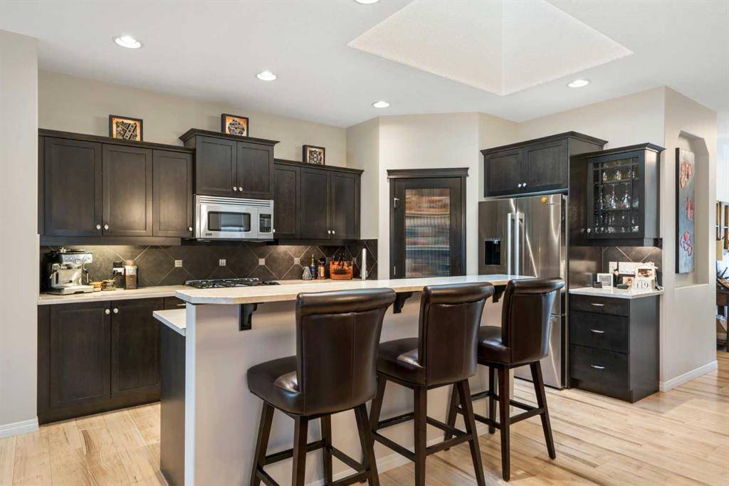 Calgary, AB T3B 6A2,84 Valley Woods WAY NW