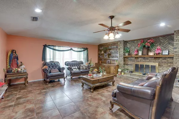 Mesquite, TX 75149,826 Caladium Drive