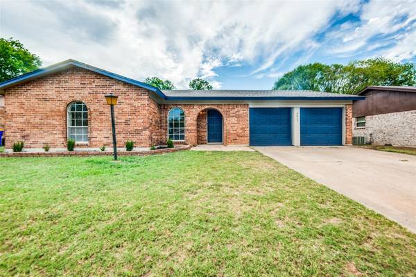 6617 Bernadine Drive, Watauga, TX 76148