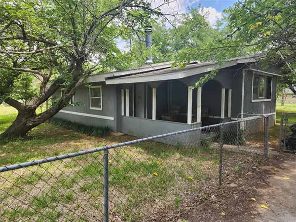 1605 Lands End Street, Granbury, TX 76048