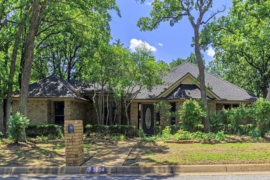 3204 Flintridge Court, Arlington, TX 76017