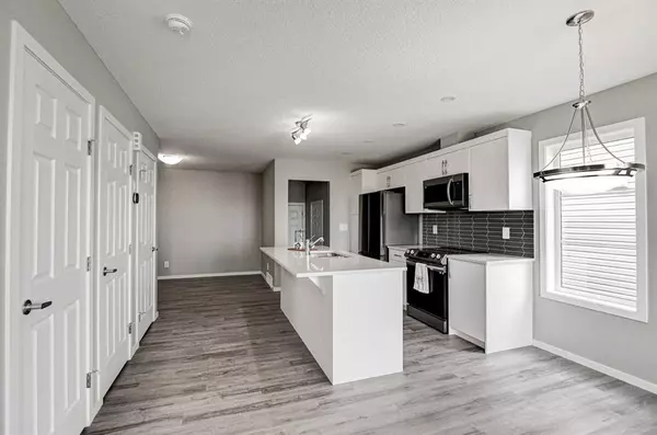 Calgary, AB T3P1W2,1379 148 AVE NW