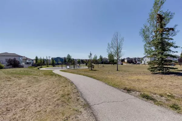 Calgary, AB T3K 0J5,58 Covecreek Close NE