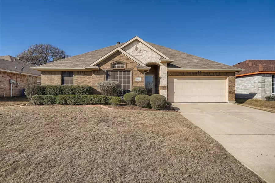 2202 Cancun Drive, Mansfield, TX 76063