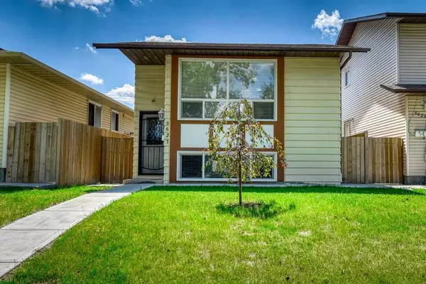 Calgary, AB T1Y 3R7,5627 Temple DR NE