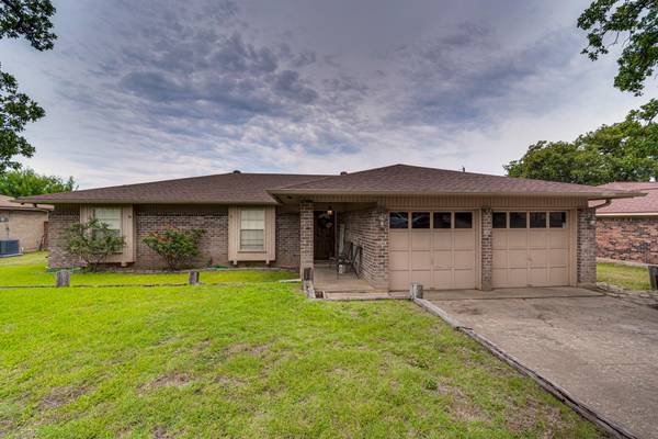 2302 Stockbridge Court, Pantego, TX 76015