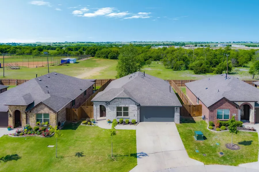 1008 Fairfax Drive, Godley, TX 76044