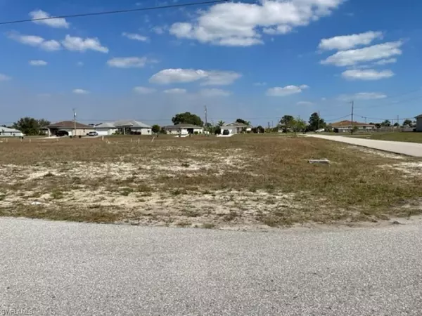 3015 3rd PL, Cape Coral, FL 33993