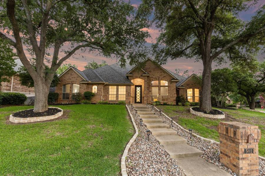 501 Green Meadow Street N, Colleyville, TX 76034