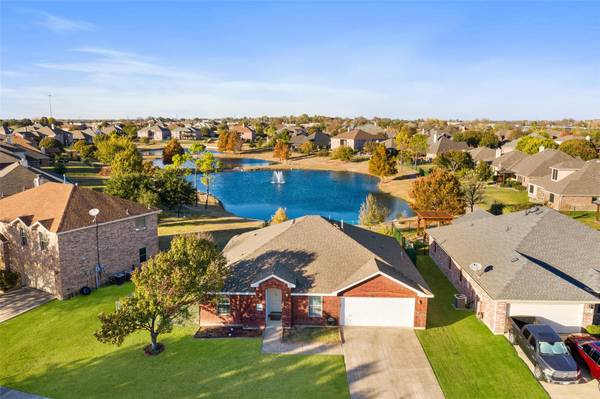 1902 Water Fall Way, Wylie, TX 75098