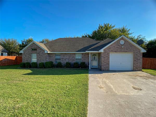 503 E Kentucky Street, Chico, TX 76431