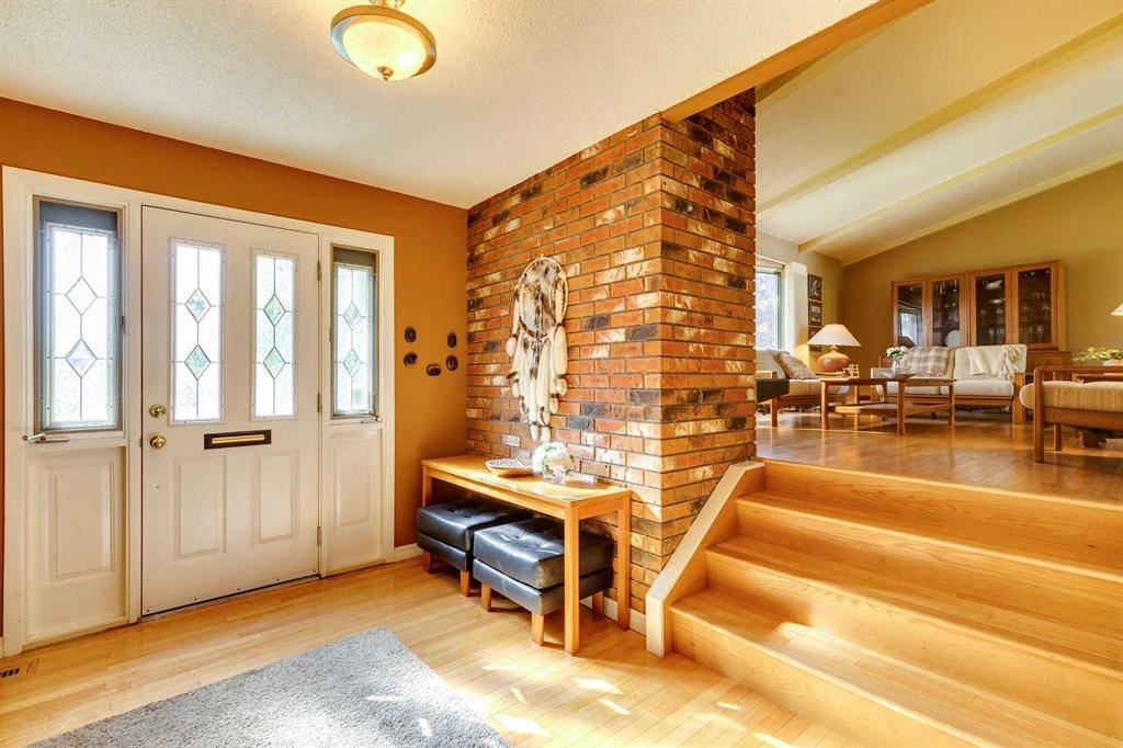 Calgary, AB T2L 0L2,3307 Copithorne RD NW