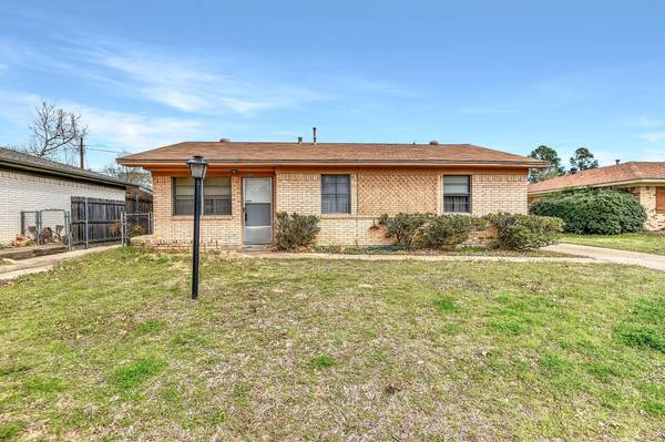 2605 W Coffin Street, Denison, TX 75020