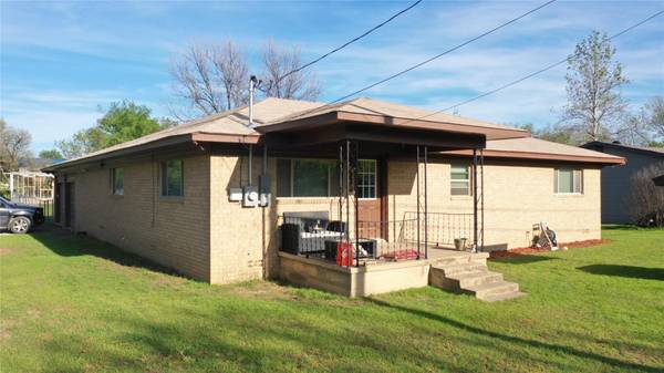 530 N 3rd Street, Jacksboro, TX 76458