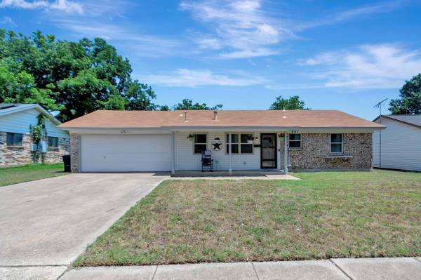 801 E Mission Street, Crowley, TX 76036