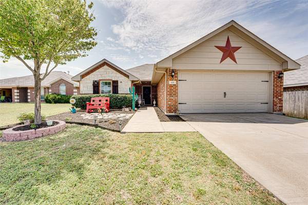 608 Antonio Lane,  Waxahachie,  TX 75165