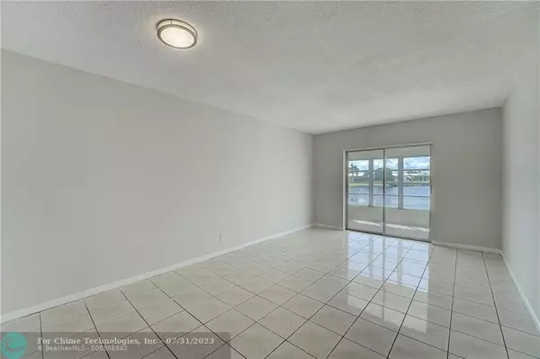 Boynton Beach, FL 33426,1112 Lake Ter  #106