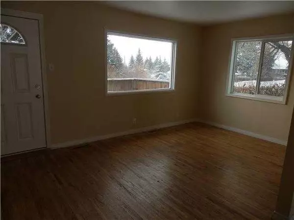 Calgary, AB T3B0Y5,4836 22 AVE NW