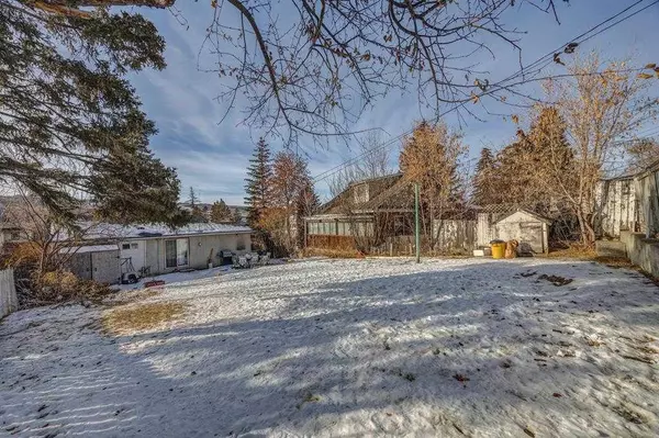 Calgary, AB T3B0Y5,4836 22 AVE NW