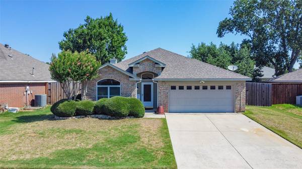 319 Plantation Oak Avenue, Lake Dallas, TX 75065