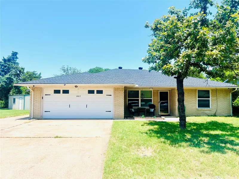 927 Harrington Drive, Cedar Hill, TX 75104