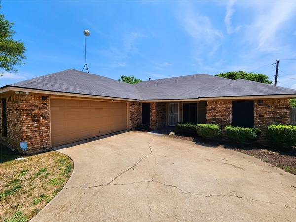 1305 Mockingbird Lane,  Desoto,  TX 75115