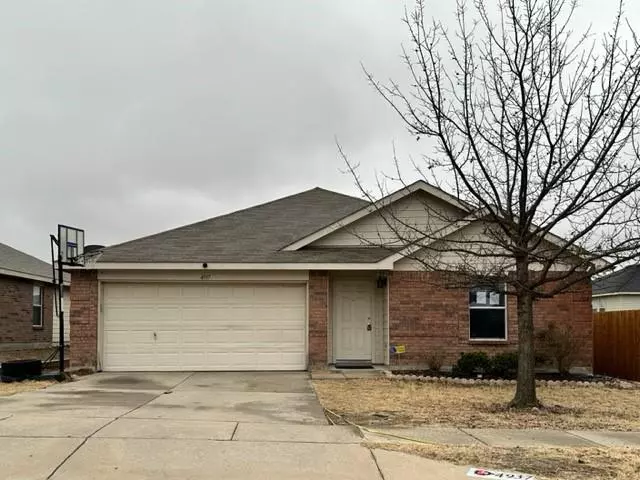 4937 Parkrise Drive, Fort Worth, TX 76179