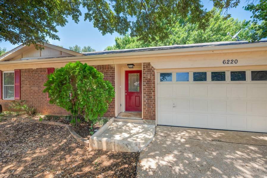 6220 Maple Springs Drive, Arlington, TX 76001