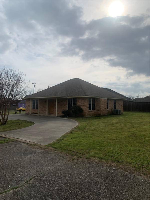 701 11th Street, Honey Grove, TX 75446