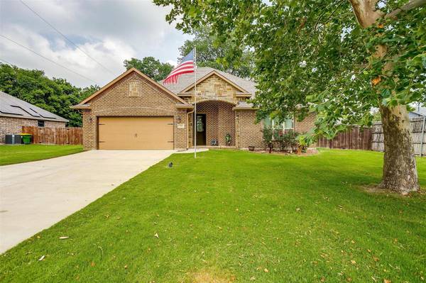 711 S 3rd Street,  Grandview,  TX 76050