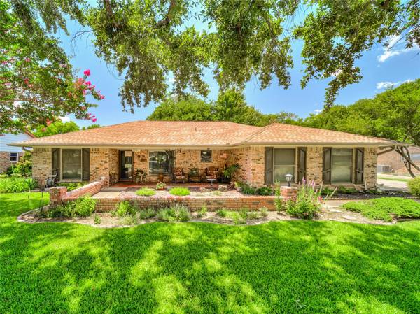 1947 Casa Loma Court, Grapevine, TX 76051