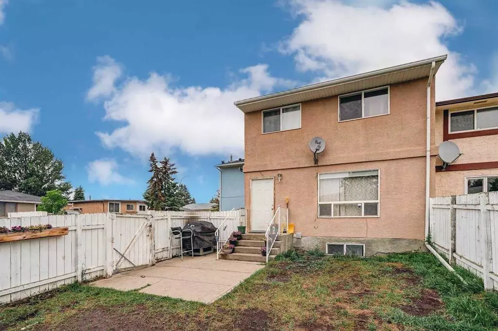 Calgary, AB T2A 3A9,4304 6A AVE SE