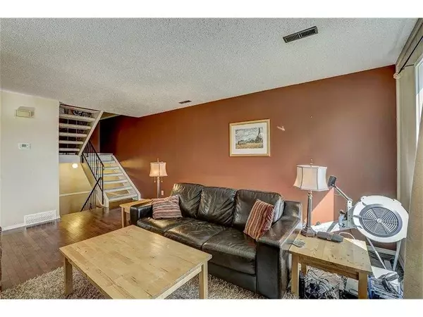 Calgary, AB T2L 1Y3,3500 Varsity DR NW #103