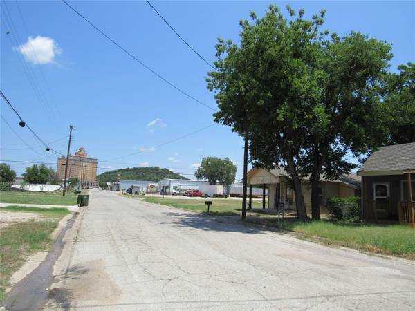 605 2nd Avenue, Mineral Wells, TX 76067