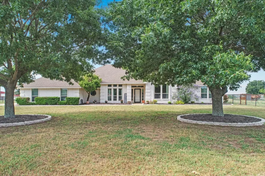 333 Meadow Crest Road, Fort Worth, TX 76108