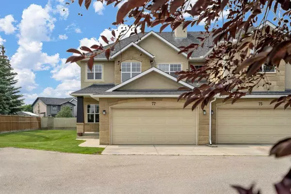 Calgary, AB T3H 4P8,39 Strathlea Common SW #77