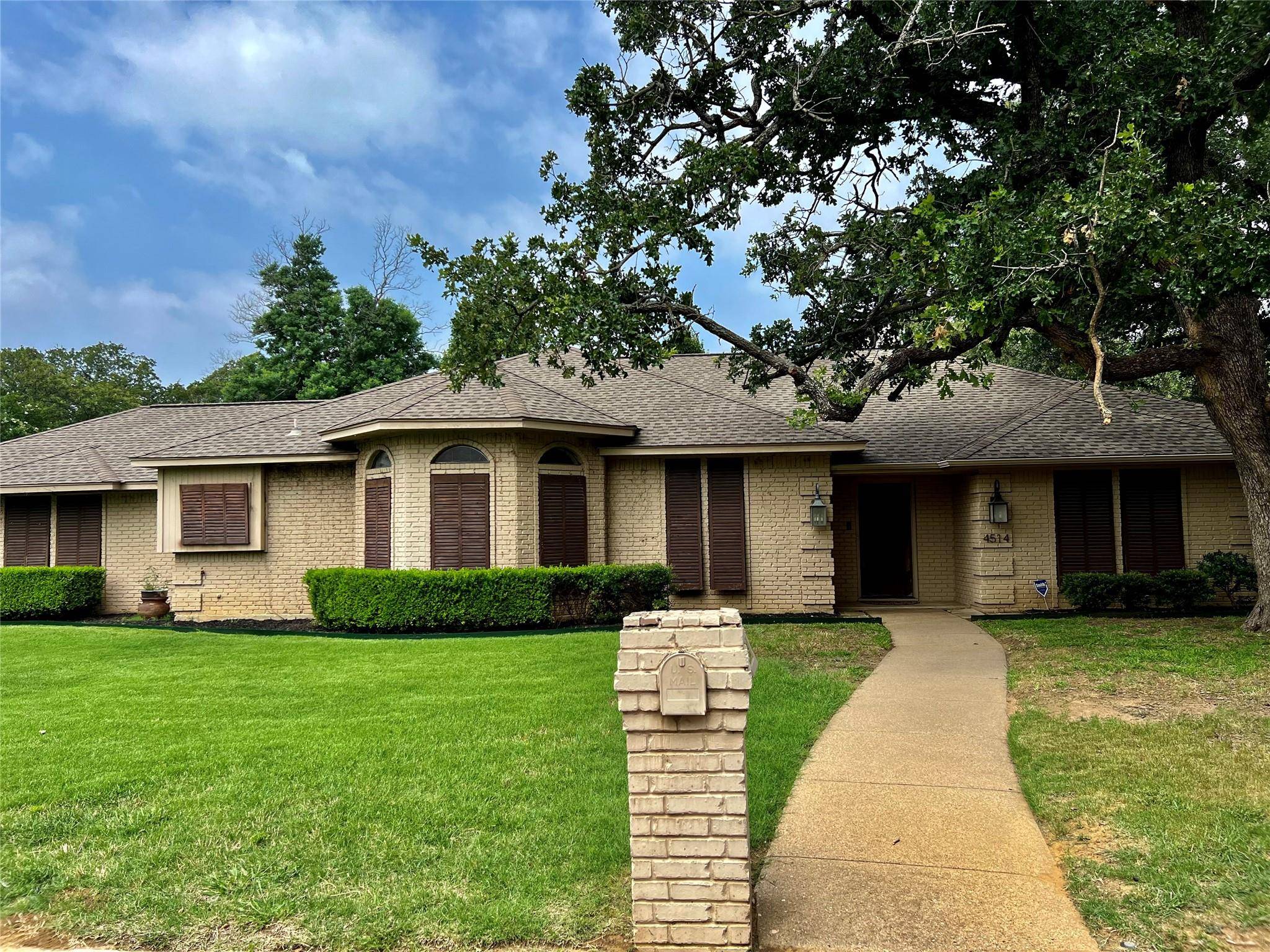 4514 Forestgate Drive, Arlington, TX 76017